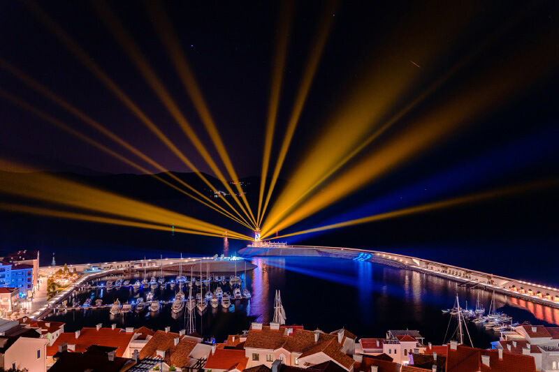 LUŠTICA BAY LIGHTWAVE