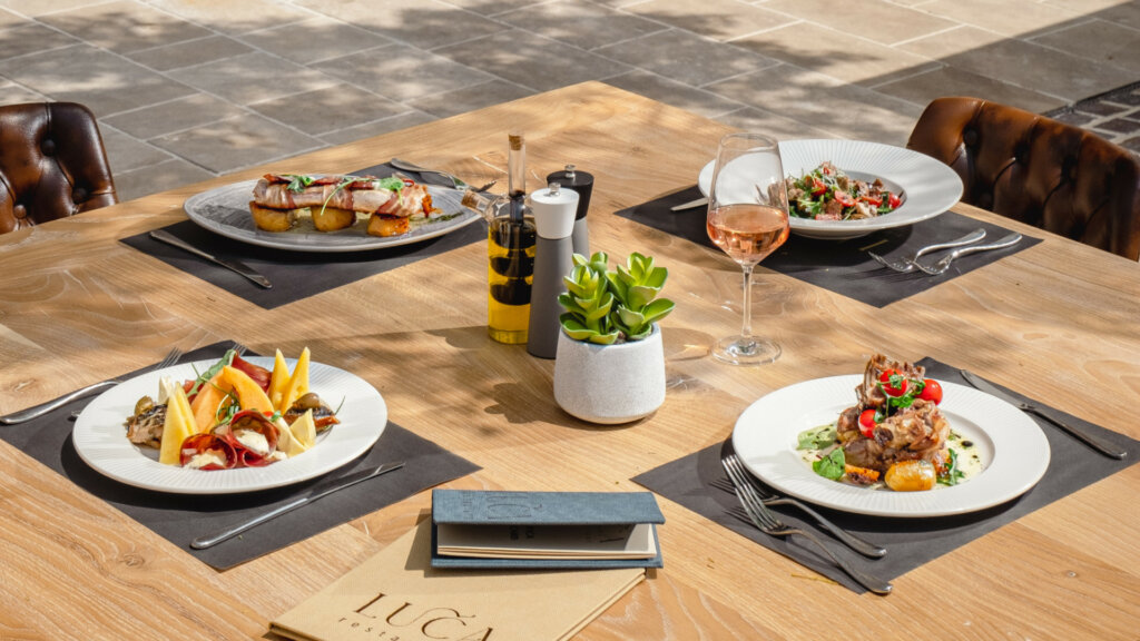 Ресторан Luča Luštica Bay